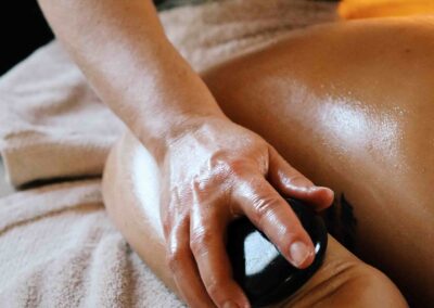 hot-stone-massage-detail